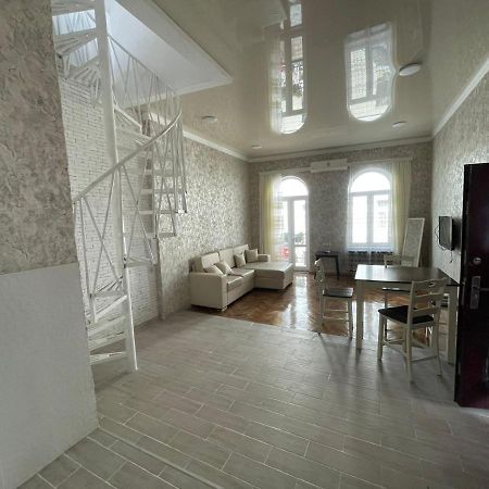 Центр Города Батуми Apartment Rustaveli 13 Esterno foto