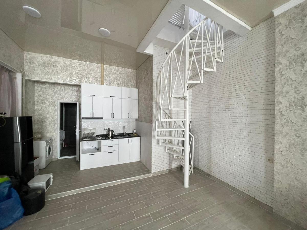 Центр Города Батуми Apartment Rustaveli 13 Esterno foto
