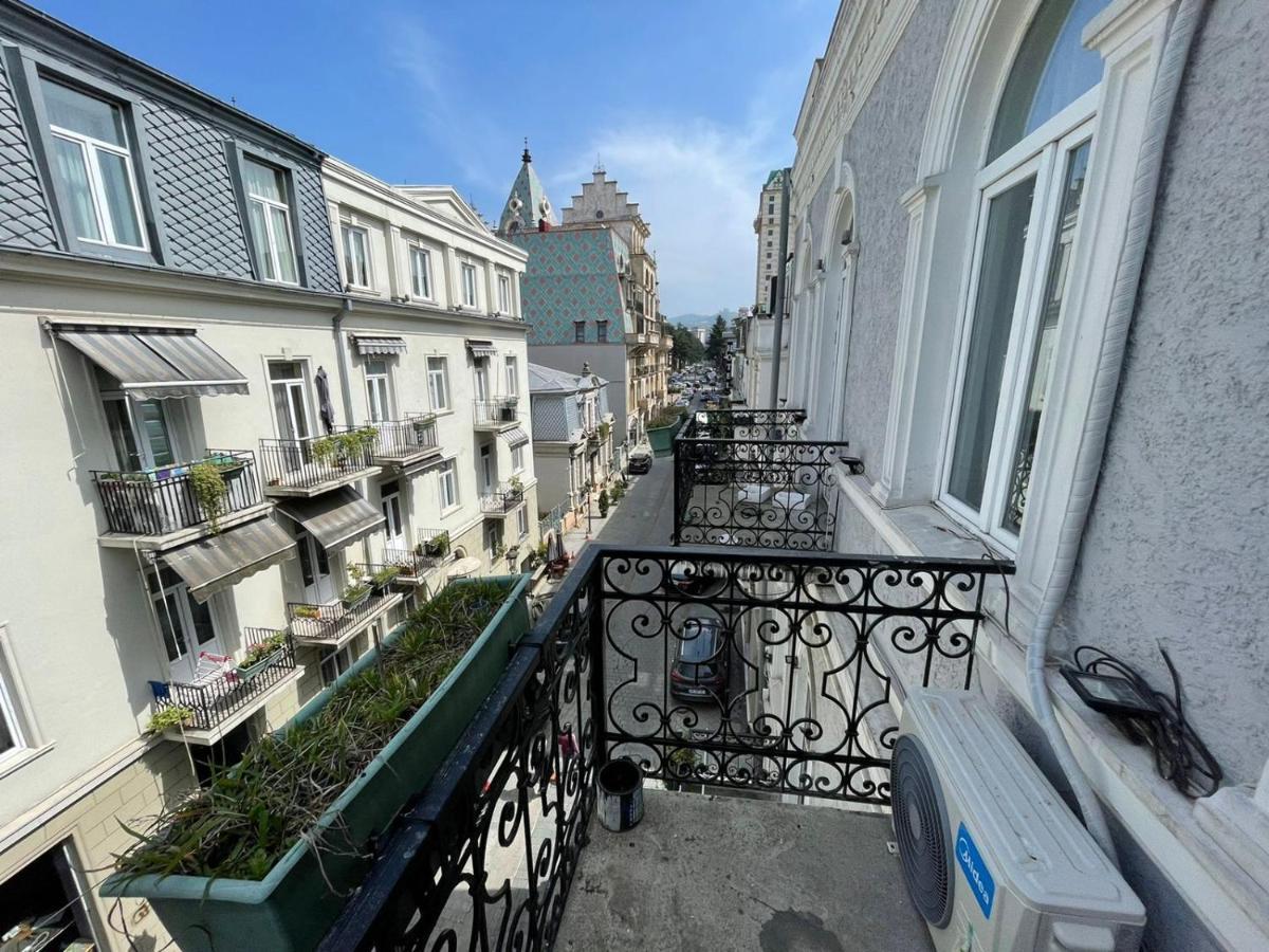 Центр Города Батуми Apartment Rustaveli 13 Esterno foto
